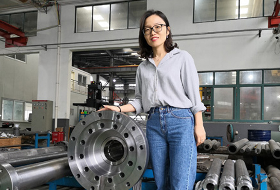 EJS A MUNKÁS ÜNNEPÉT ÜNNEPLI